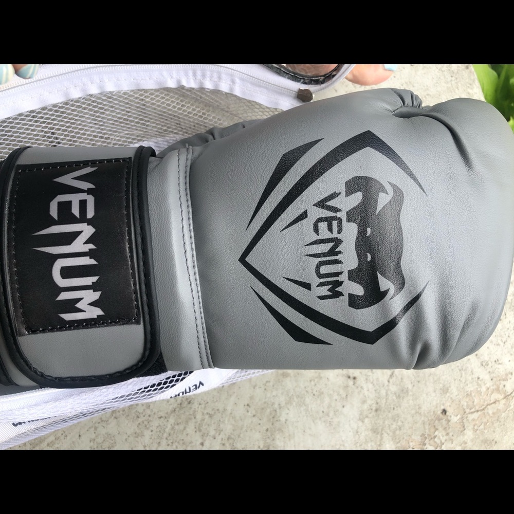 Venum boxing gloves grey new 16 oz
